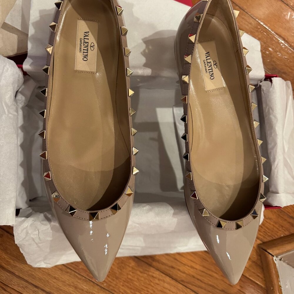Valentino Garavani Rockstud Patent Flats Nude 39.5 NEW Full Set Box Dust Bag
